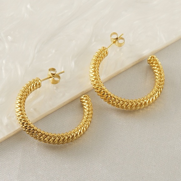 NEW💎18K Gold Plated Braided Hoop Earrings* - Picture 6 of 7